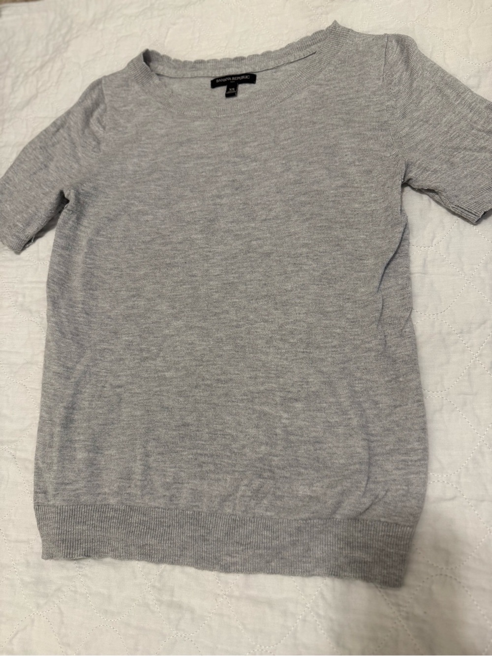 Banana Republic Light Gray Crewneck Short-Sleeve Sweater